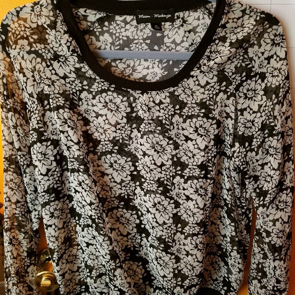 Tops - Flowered long sleeve top